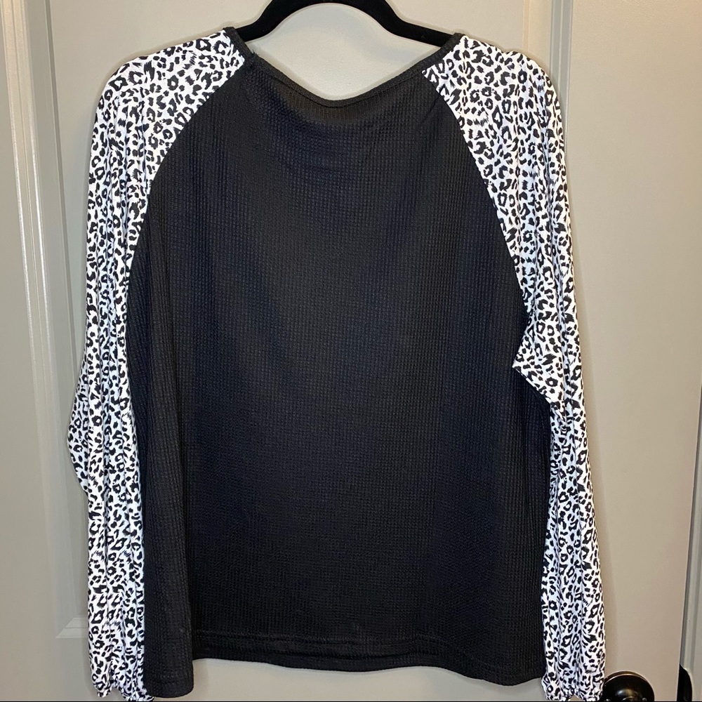 🛑🛑🛑SOLD 🛑🛑🛑 Black and leopard print love sleeve top - Picture 2 of 5